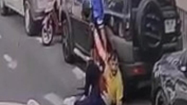 Köpek parası için arkadaşını bıçakladı, yakalanmamak için saçını kazıttı