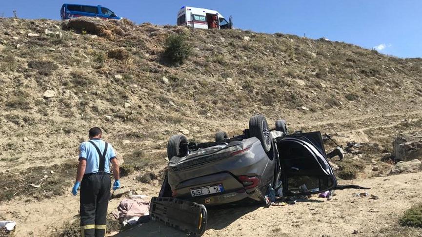 Sivas’ta otomobil, şarampole devrildi: 1 ölü, 3’ü çocuk 5 yaralı