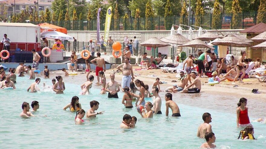 Denizi olmayan şehirde plaj keyfi