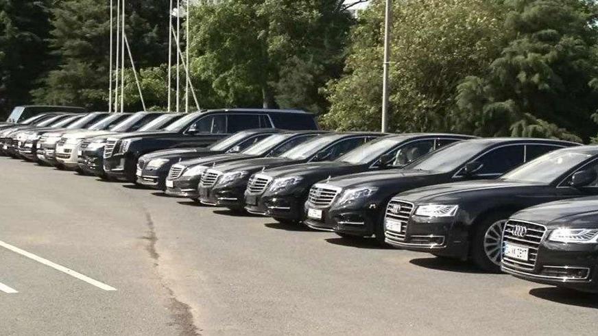 Lüks araç kiralayarak 2 yıllık itibara 2 milyon lira