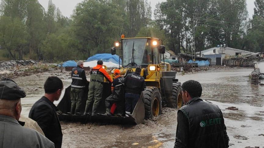 Kars’ın köylerinde sel etkili oldu