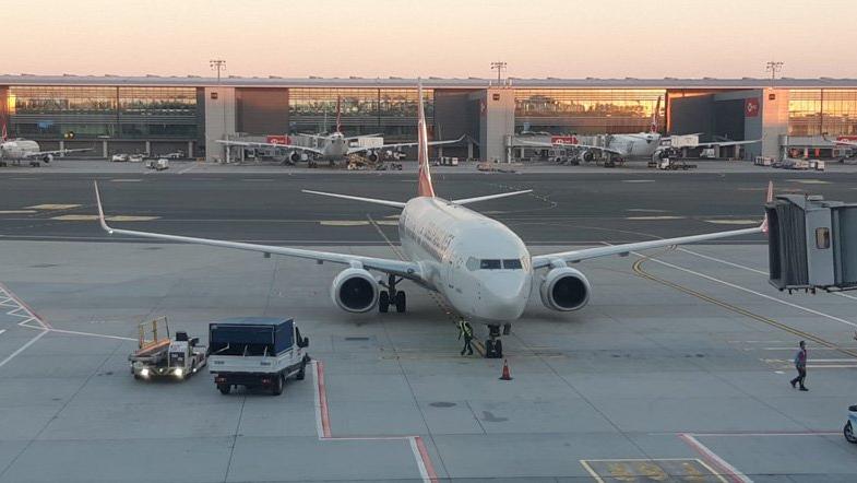 Afganistan’dan tahliye edilen 160 yolcu daha İstanbul’da