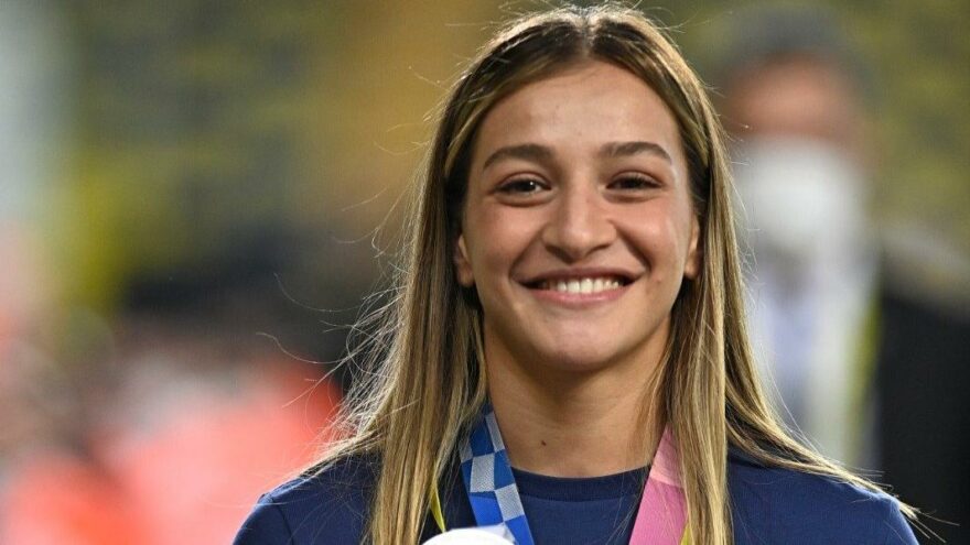 Buse Naz Çakıroğlu Kadıköy’de
