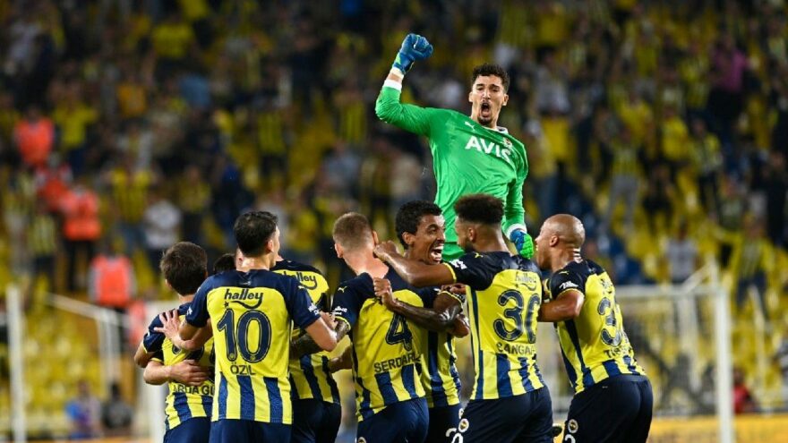 Fenerbahçe, Antalyaspor’u son dakika golleriyle yendi