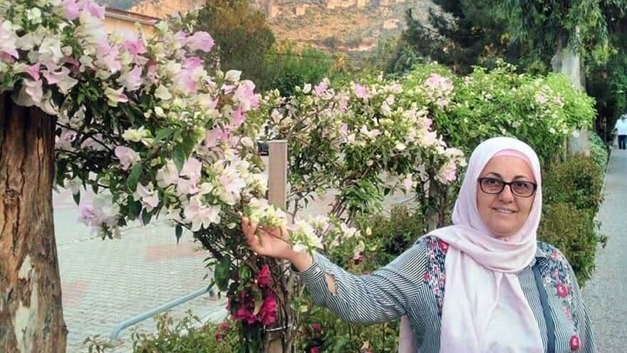 Para için annesini 10 yerinden bıçaklayıp öldürdü