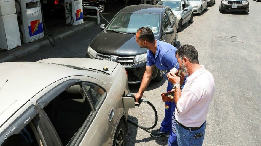 Lübnan’da yakıt kıtlığını hafifletmek için benzin fiyatları artırıldı
