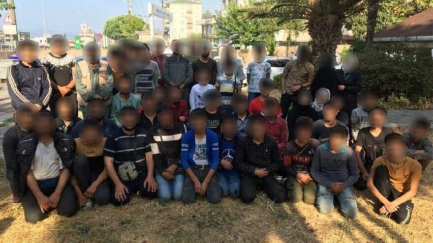 TEM’de durdurulan minibüste yakalandılar