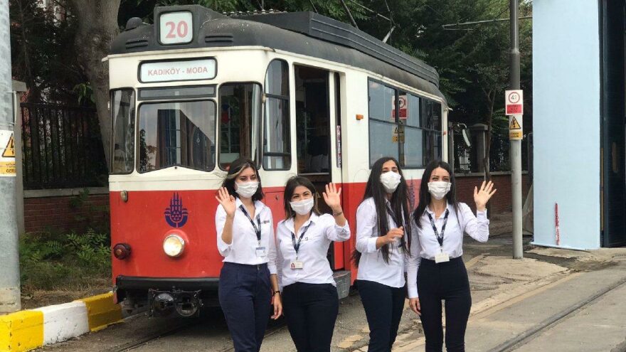 Nostaljik tramvayın ilk kadın makinistleri