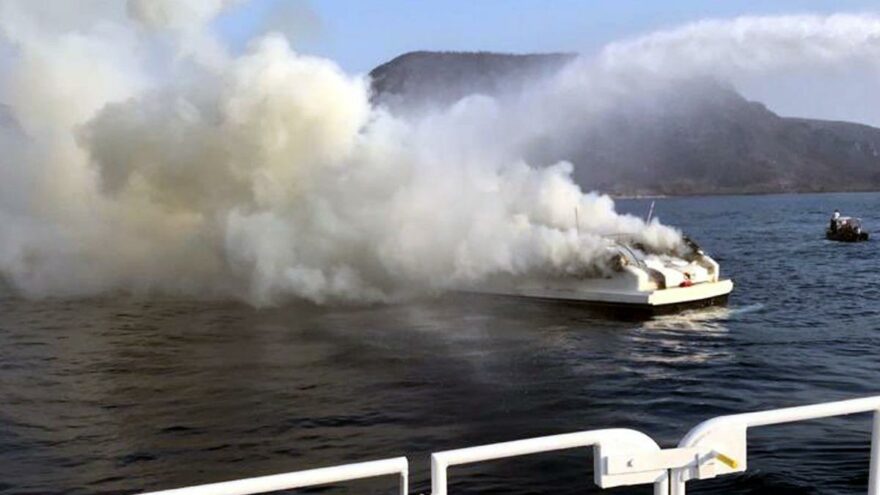 Bodrum açıklarından lüks motor yat alev alev yandı, 5 kişi son anda kurtarıldı