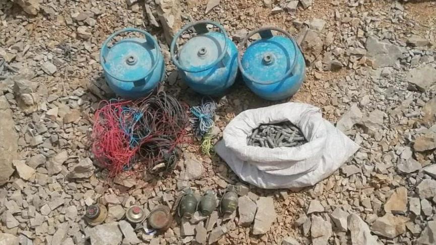 PKK’ya ait taarruz tipi el bombaları ve mühimmat ele geçirildi