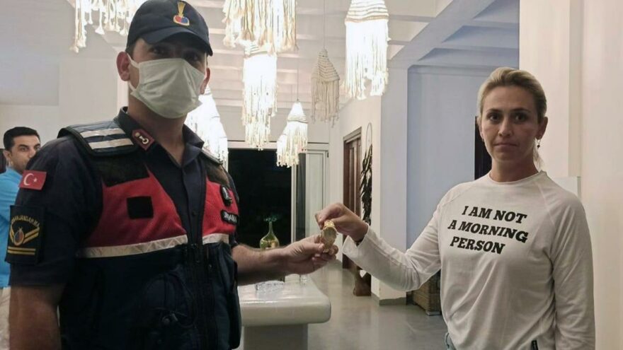 670 bin liralık saati otel odasından çalındı