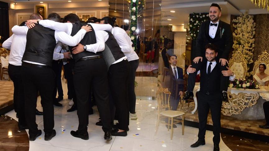 Düğünde ilginç anlar! Damattan nikahta şaşırtan hamle