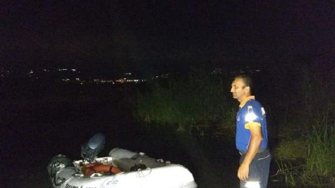 Tekneyle açıldıkları gölde suya atladı, kayboldu