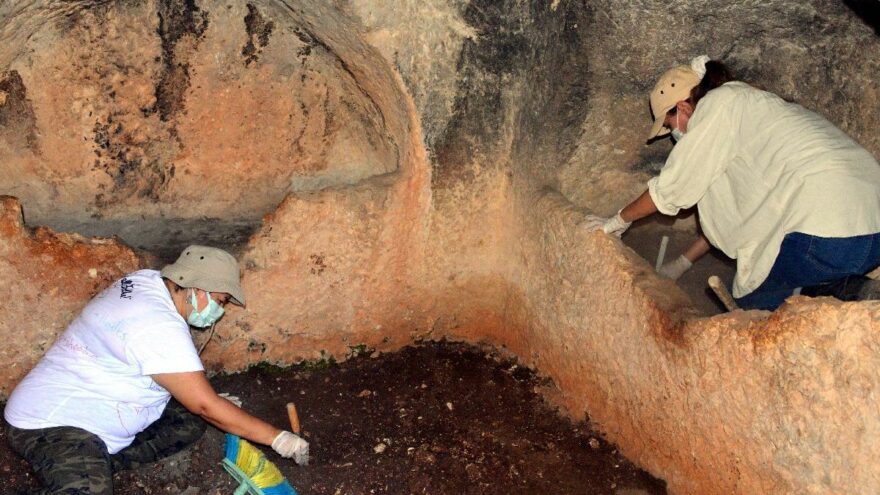 1800 yıllık aristokrat mezarları gün yüzüne çıkarılıyor