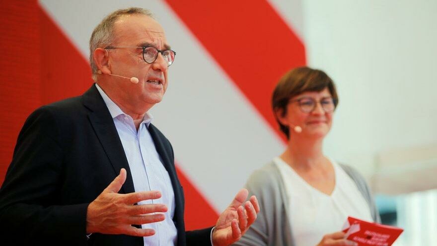 Almanya’da solcular, muhafazakarları ilk kez geçti