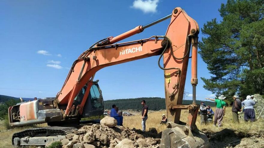 Meraya taş ocağı çalışmasını köylüler engelledi