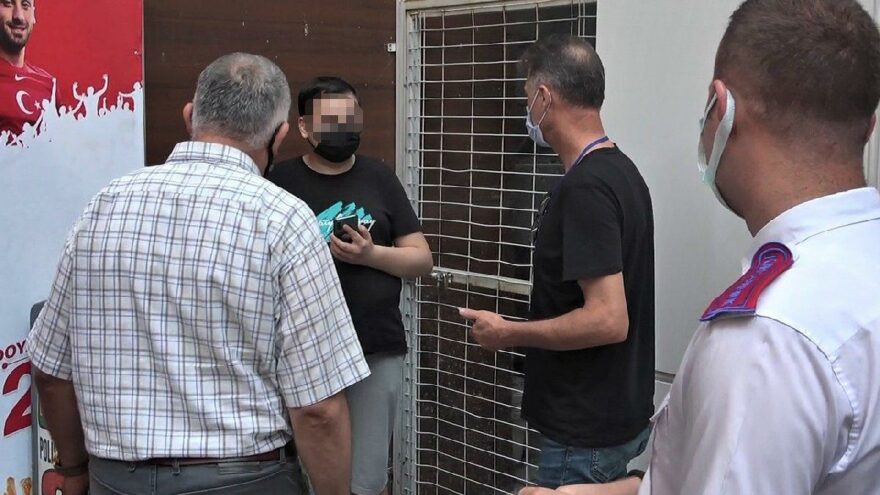 Sorumsuz genç AVM girişinde yakalandı