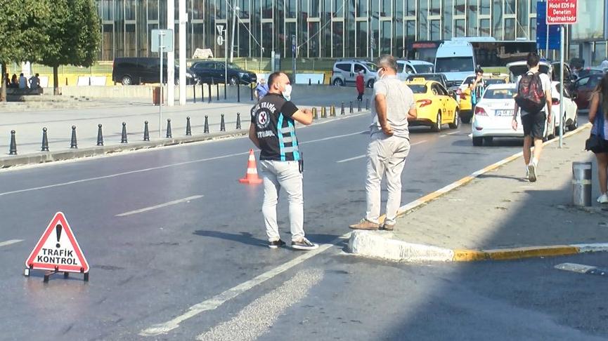 Taksim’de kısa mesafe almayan ve müşteri seçen taksicilere ceza kesildi