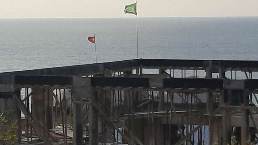 Cami inşaatına asılan bayrakla ilgili soruşturma