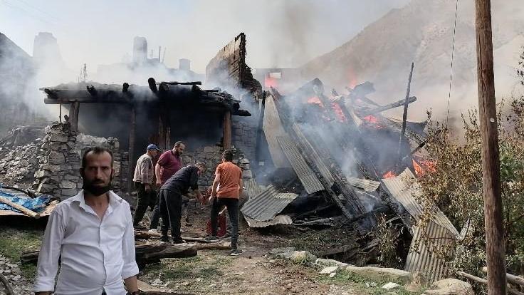 Mahalledeki yangın 6 eve sıçradı