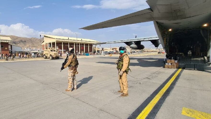 Afganistan’da son durum: Müzik yasaklanacak, İtalyan uçağına saldırı
