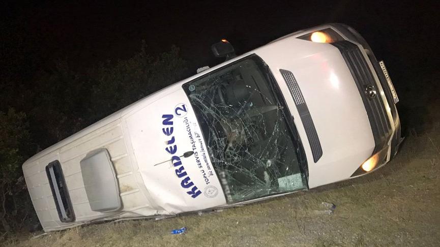 Malazgirt kutlamalarında görev yapan polisleri taşıyan minibüs kaza yaptı: 16 yaralı