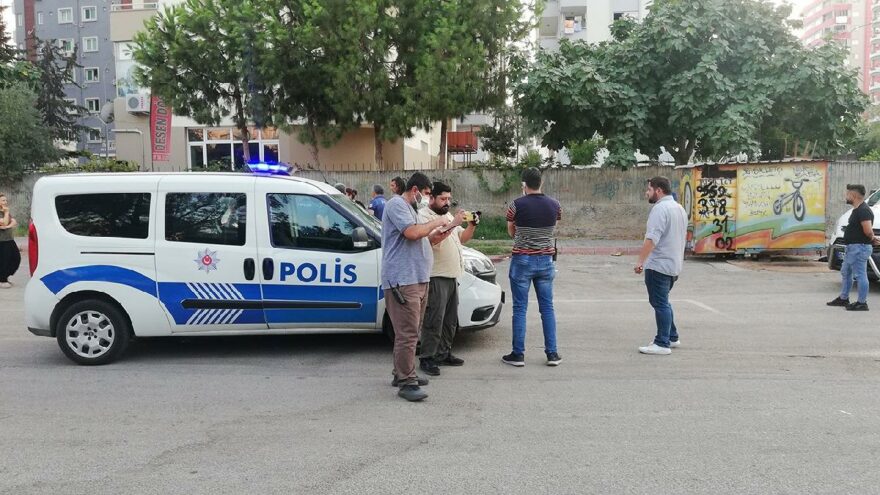 Çocuk parkının önünde vahşet