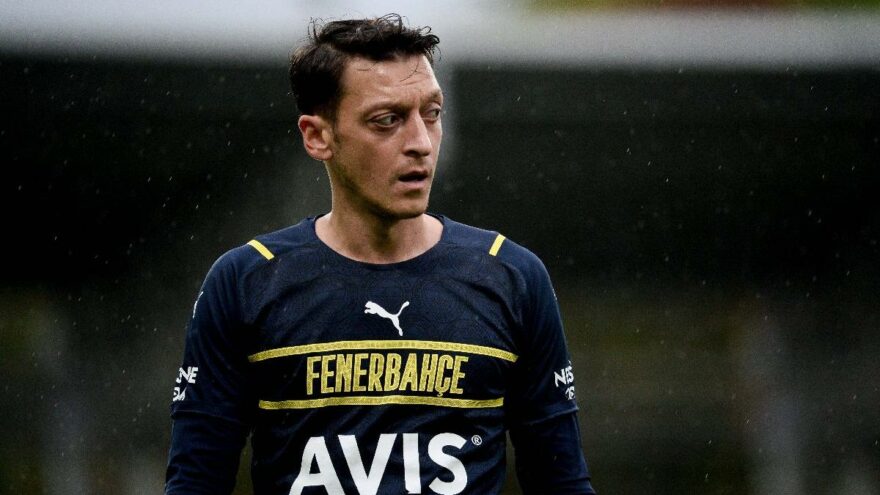 Fenerbahçe’ye Mesut Özil şoku! Kadroda yok…