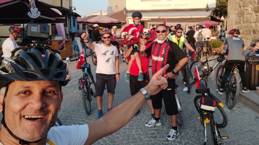 Bisiklet tutkunları 30 Ağustos Zafer Bayramı’nı pedal çevirerek kutladı