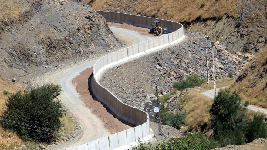 İran sınırına 43 kilometre beton duvar örüldü