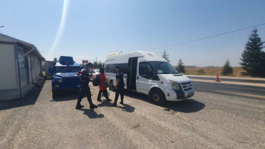 Temaslı kişi kardeşinin HES koduyla otobüste yakalandı