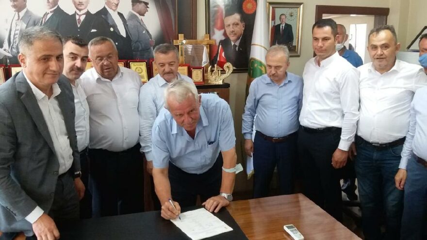 MHP’den istifa edip AKP’ye geçti