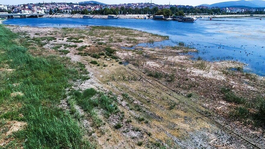 Beyşehir Gölü’nün suyu 150 metre çekildi