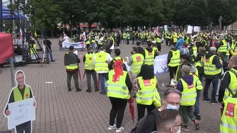 Almanya’da mağaza ve market çalışanları greve gitti