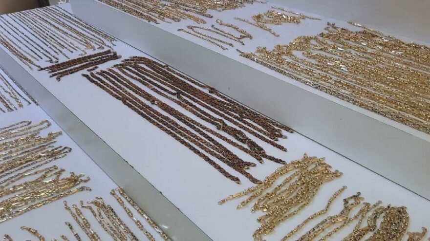 Çalıştığı atölyeden 4.5 kilogram altın çaldı; ikiziyle kaçtı