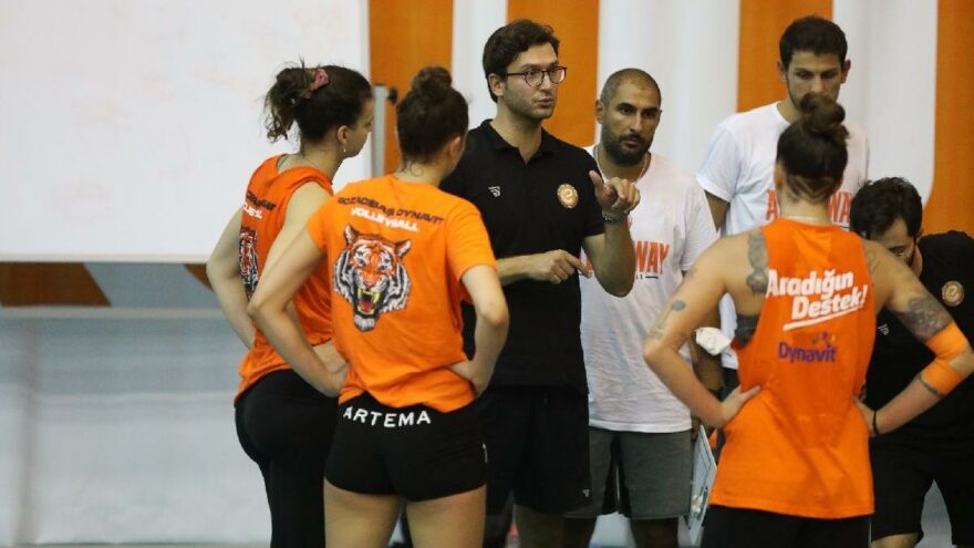 Eczacıbaşı, Polonya’ya gidiyor