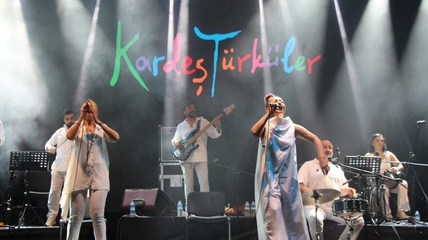 Kardeş Türküler barış için söyledi