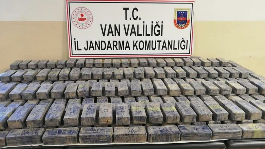 Resmi araç görünümü verilen panelvanda 149 kilo eroin ele geçirildi