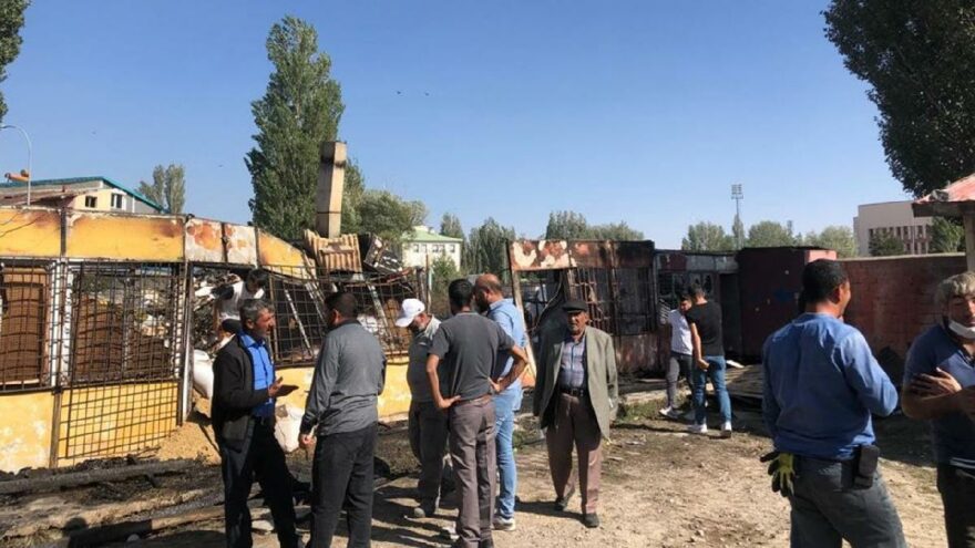 Feci yangın! 12 dükkan kullanılamaz hale geldi
