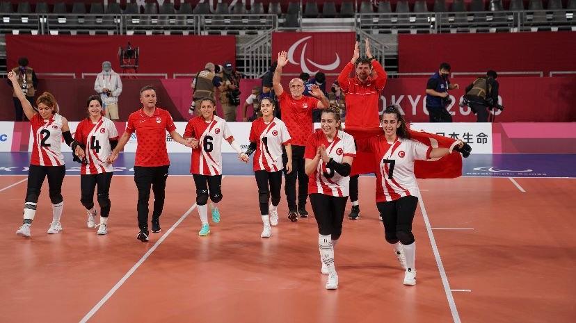 Golbol Kadın Milli Takımı’na Olimpiyat Köyü’nde coşkulu karşılama
