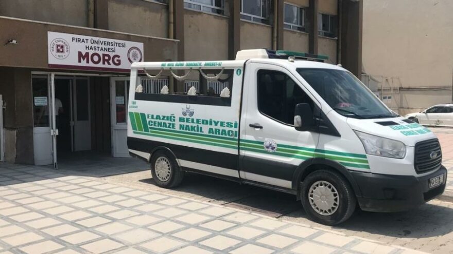Kamyonetin altında kalan çocuk hayatını kaybetti