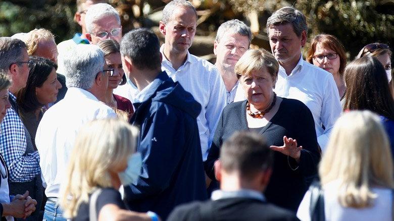 Almanya Başbakanı Merkel sel bölgesinde