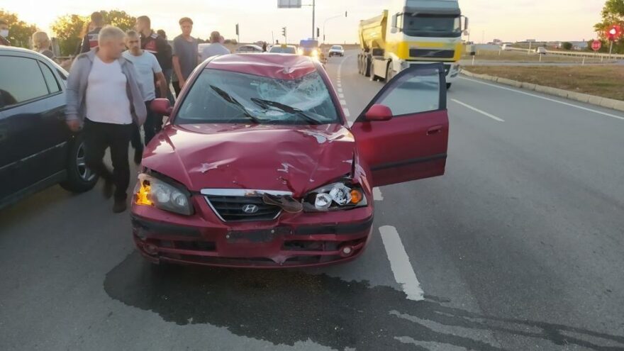 Tekirdağ’da otomobil motosiklete çarptı