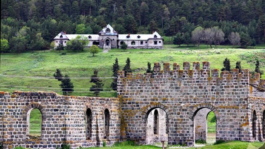 Rus Çarının Kars’taki av köşkü otel oluyor