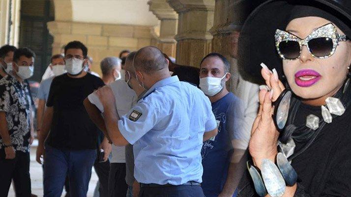 Bülent Ersoy’un orkestrasındaki 21 sanatçı bir haftadır Kıbrıs’ta mahsur