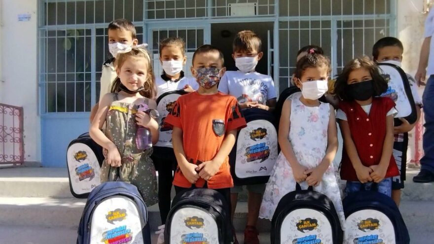 Mersin Büyükşehir Belediyesi’nden öğrencilere yardım