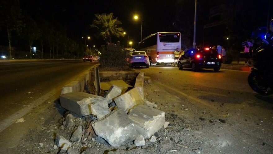 Antalya’da otomobil refüjü aşıp karşı şeride geçti