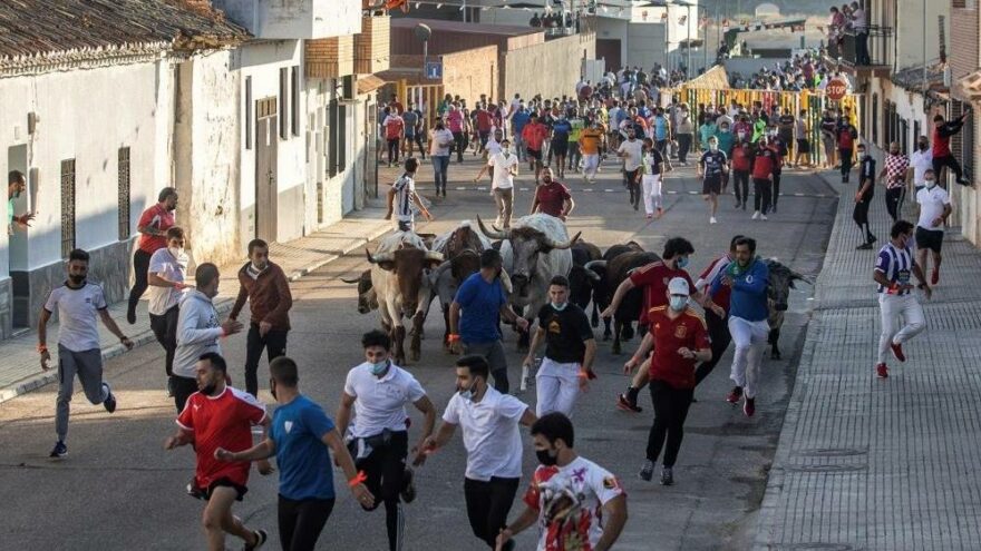 İspanya’da salgının başından bu yana ilk boğa koşusu yapıldı
