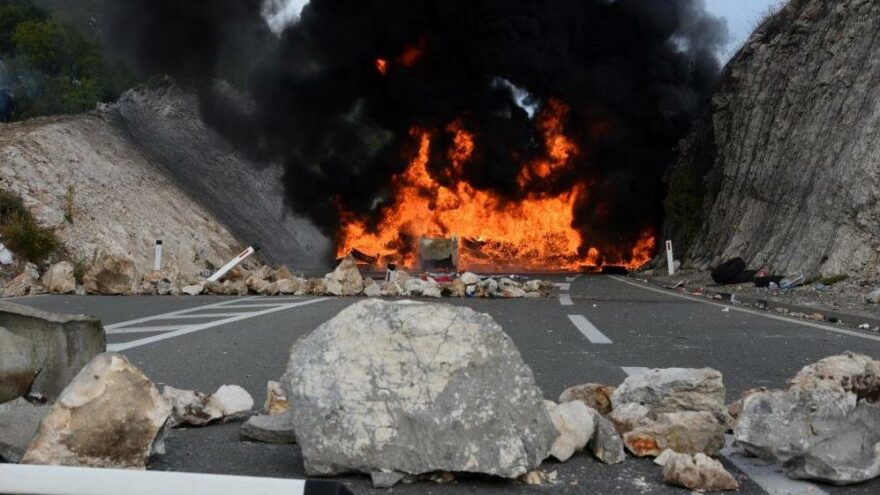Karadağ’da taht töreni protestosu: 50 yaralı