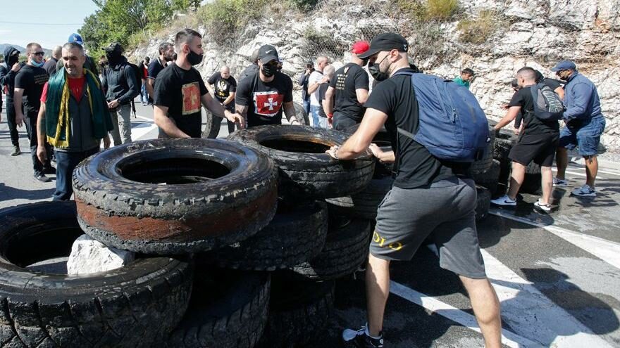 Karadağ’da ortalık karıştı: Güvenlik güçleri ile protestocular karşı karşıya geldi